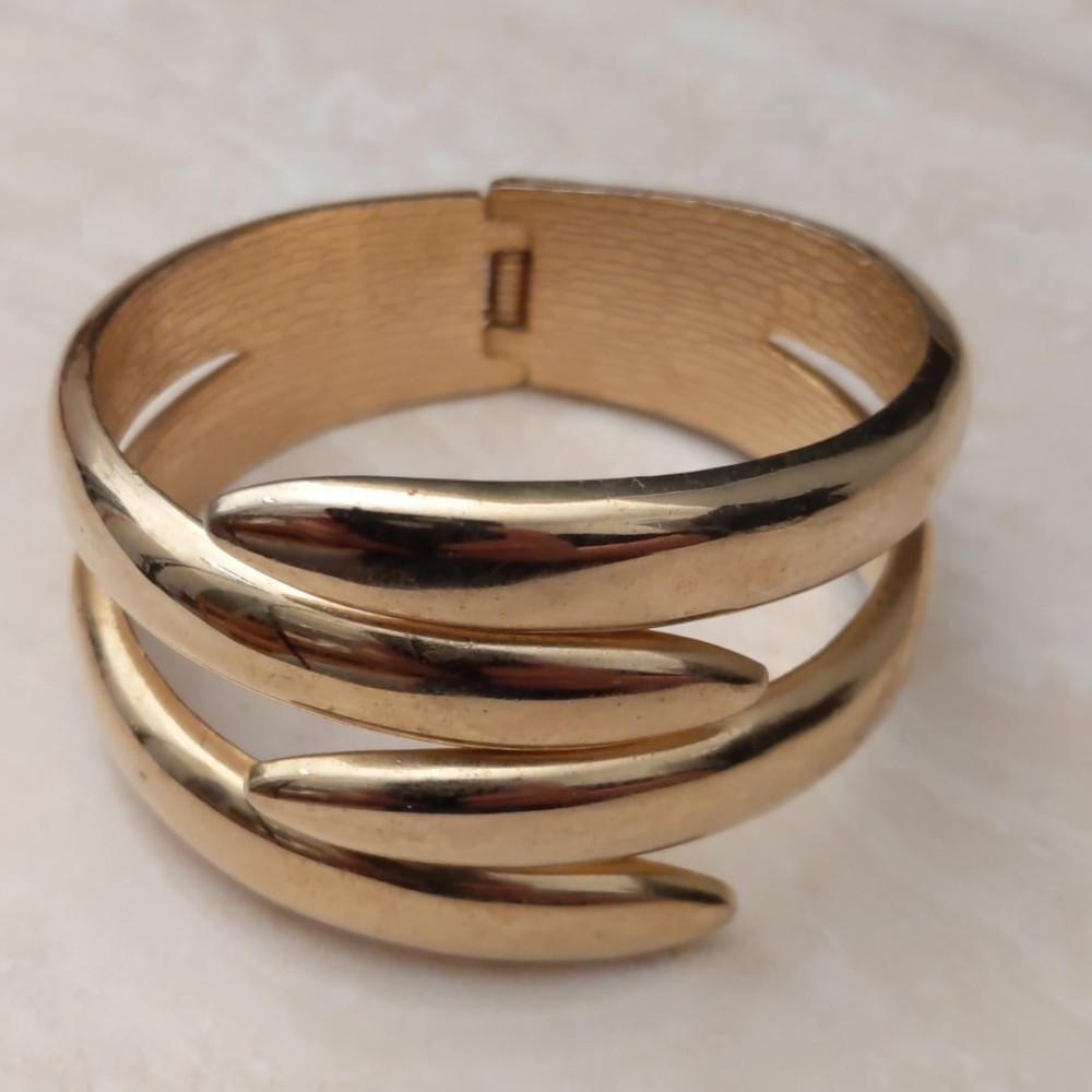 Contemporary Goldtone click bangle bracelet